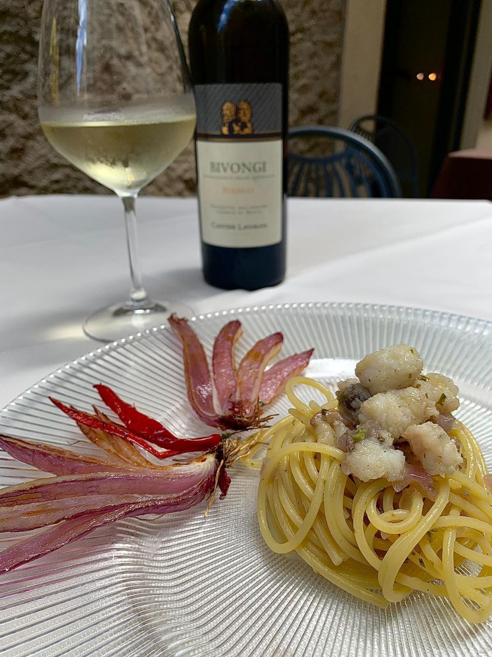 Spaghetti con rana pescatrice e cipolla